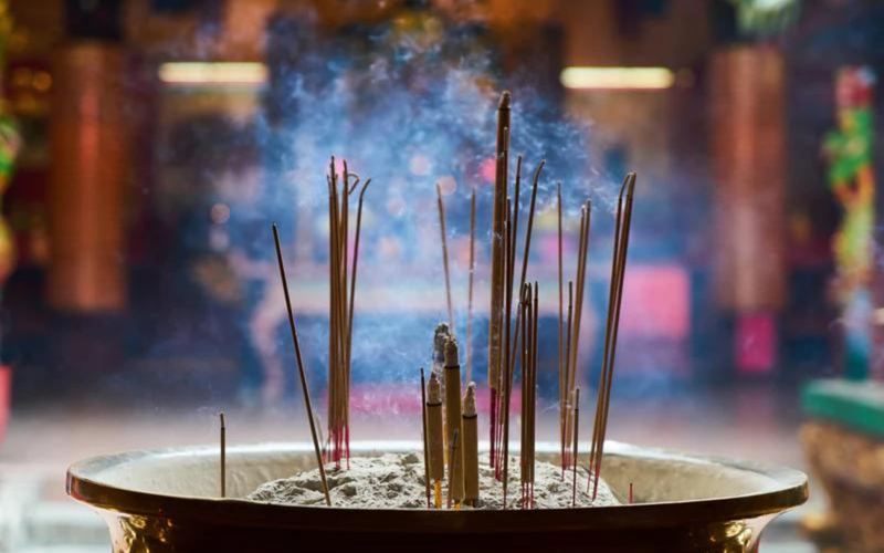 Charu’s Guide to Finding the Best Smelling Incense for You